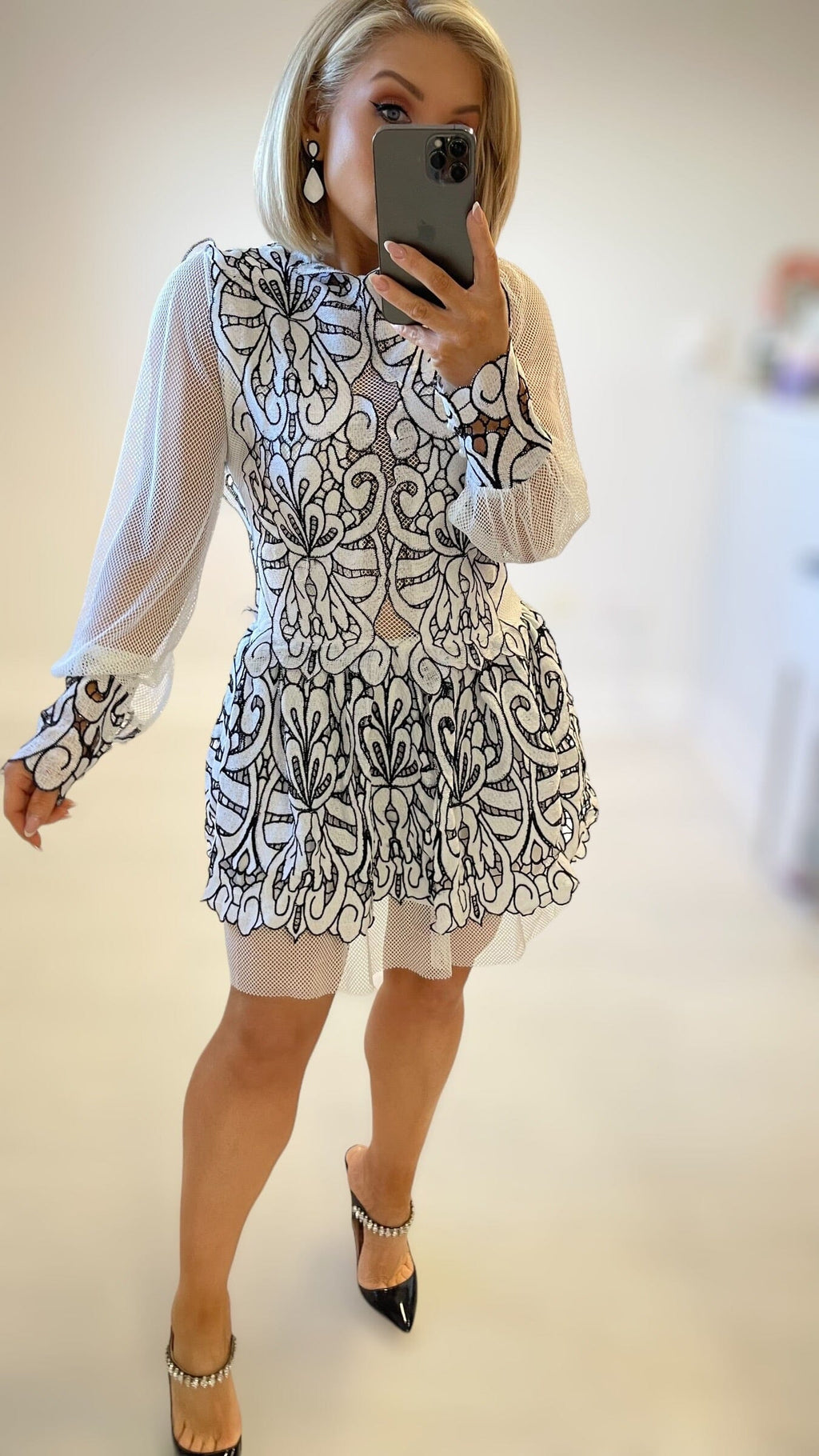 HEATHER ANGLAISE MONOCROME DRESS Dresses Coco Boutique 