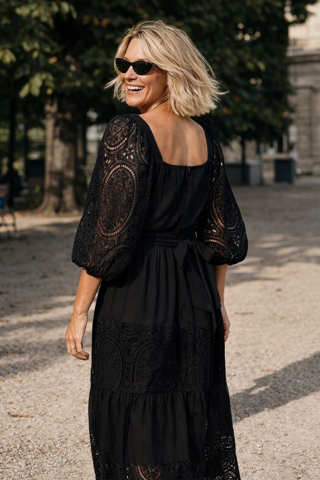 THE SORRRNTO LACE MIDI DRESS - BLACK Dresses Neline 