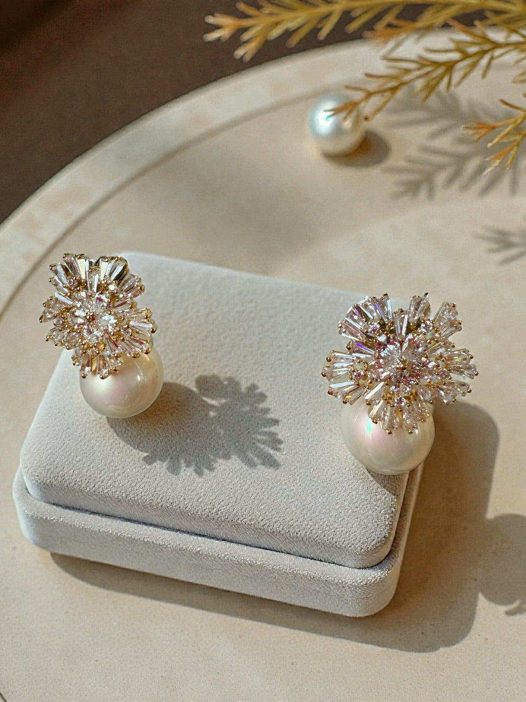 THE STARBURST EARRINGS- IVORY/GOLD Jewellery & Accessories Coco Jewellery 